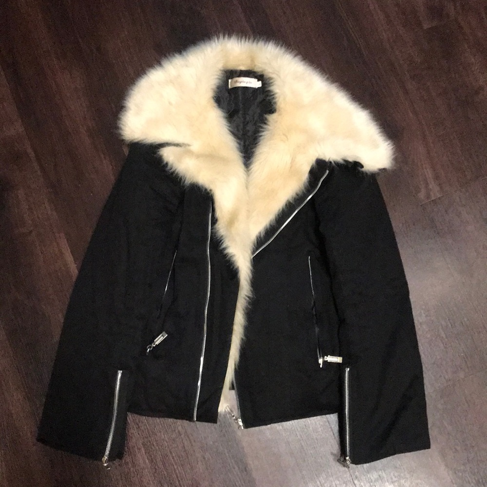 A coat/jacket